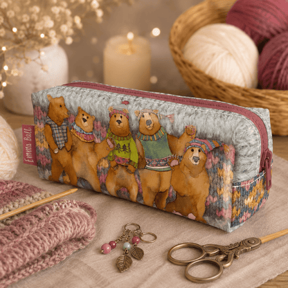 Tilbehørsveske/pennal – woolly bears – Emma Ball - Strikkeredet Design -