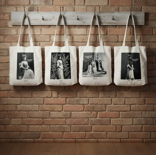 Totebag med Dronning Maud – unikt design i bomullscanvas - Strikkeredet Design - Prosjektveske