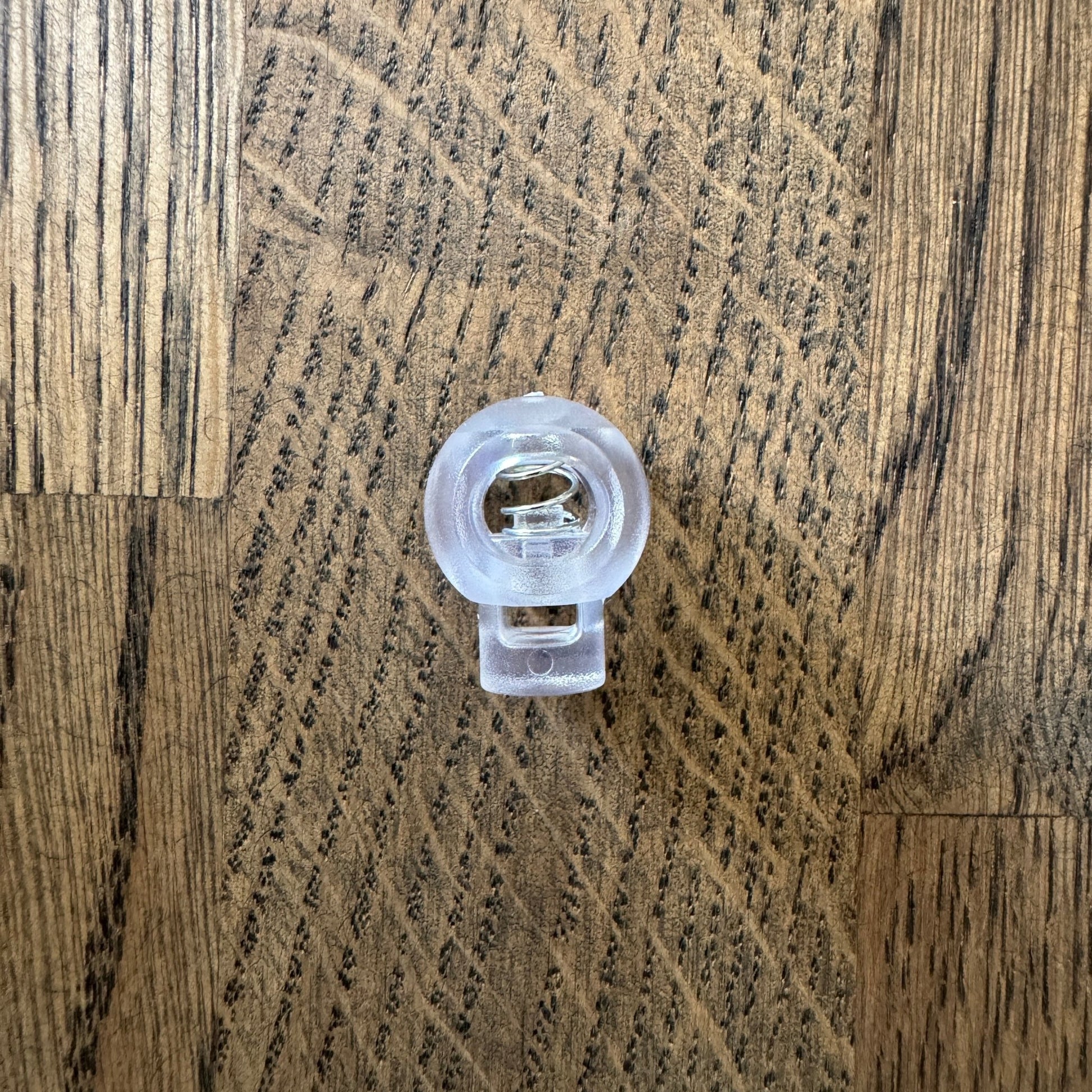 Vaierlåser / snorstoppere – praktisk lås til maskevaiere og andre snorer - Strikkeredet Design - Annet strikketilbehør