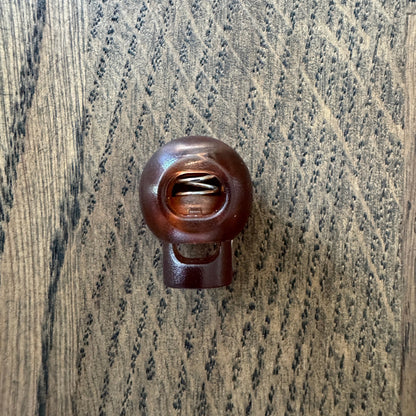 Vaierlåser / snorstoppere – praktisk lås til maskevaiere og andre snorer - Strikkeredet Design - Annet strikketilbehør