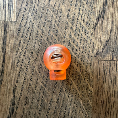 Vaierlåser / snorstoppere – praktisk lås til maskevaiere og andre snorer - Strikkeredet Design - Annet strikketilbehør