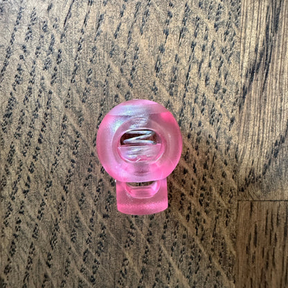 Vaierlåser / snorstoppere – praktisk lås til maskevaiere og andre snorer - Strikkeredet Design - Annet strikketilbehør